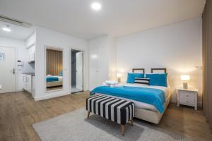 Postel nebo postele na pokoji v ubytování Studios Funchal by Homing