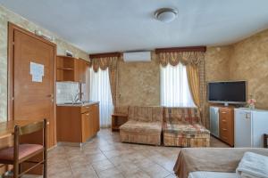 TV a/nebo společenská místnost v ubytování Hotel Rendez Vous