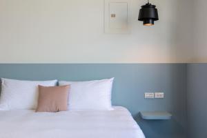 מיטה או מיטות בחדר ב-Slow Pine Homestay