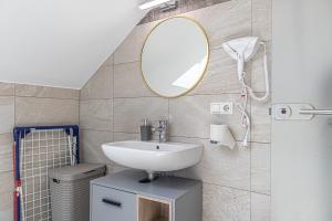 a bathroom with a sink and a mirror on the wall at Charming 2BR and 1LR Apt Modern Design Donaustadt in Vienna