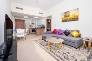 Fotografie z fotogalerie ubytování Elegant & Chic 1BR Apt w/ Full swimming pool View v Dubaji