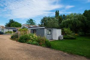 a small house with a garden in a yard at Peaceful, country setting in Suffolk, near coast in Halesworth