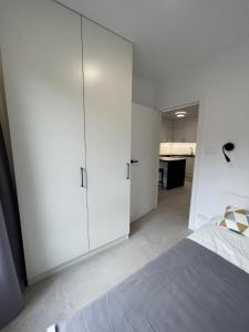 Posteľ alebo postele v izbe v ubytovaní Apartament Smart Kamienica Grochów with free parking