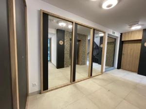 Fotografia z galérie ubytovania Apartament Smart Kamienica Grochów with free parking vo Varšave