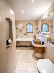 a bathroom with a tub and a sink and a toilet at Romantische 5-Sterne- Ferienwohnungen in Mittenwald