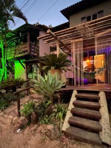 een huis met een trap ervoor bij Pousada Mundo Dha Lua in Sao Jorge
