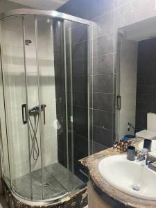 a bathroom with a shower and a sink at Appart de standing au centre in Casablanca