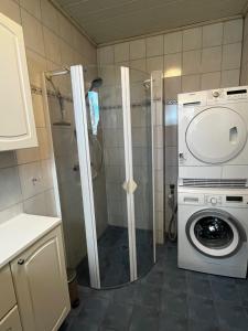a bathroom with a washing machine and a washer at Ferienwohnung Lüttje Glück in Böxlund +11 photos