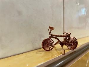 a small bronze bike on a shelf in a room at Hlinená izba na Hájiku in Banská Štiavnica