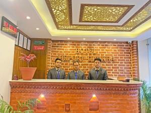 Staff di Hotel Airport Gurkha