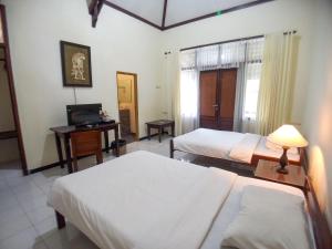 Katil atau katil-katil dalam bilik di Margo Utomo Hill View Resort