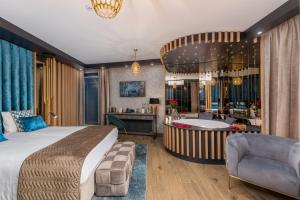 Posteľ alebo postele v izbe v ubytovaní Art Suites Boutique Hotel - Krakow Center
