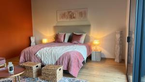a bedroom with a bed with pink sheets and pillows at Sol'm Lodges in Solesmes