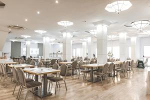 Restaurace v ubytování Hotel Los Delfines