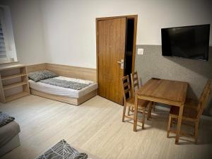 Łóżko lub łóżka w pokoju w obiekcie Hostel Sportowa
