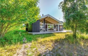 YderbyにあるAwesome Home In Sjllands Odde With 3 Bedrooms, Sauna And Wifiの畑の小屋