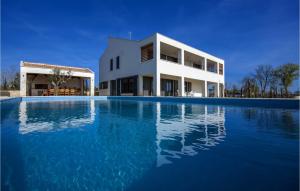 Bazén v ubytování Villa Bianca nebo v jeho okolí