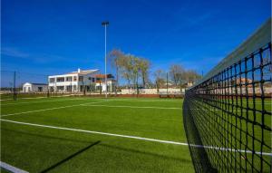 Tenis a/nebo squash v ubytování Villa Bianca nebo okolí