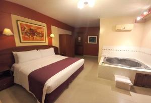 A bed or beds in a room at HOTEL Javier Prado Inn
