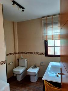 a bathroom with a toilet and a sink at Encantos de Cazorla in Cazorla