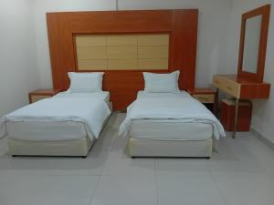 En eller flere senge i et værelse på فندق 7c