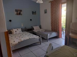 A bed or beds in a room at Haus Pigadi