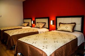 Postel nebo postele na pokoji v ubytování Plaza Sur Hotel & Suites