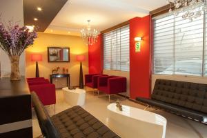 Posezení v ubytování Plaza Sur Hotel & Suites