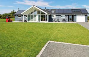 a house with a large lawn in front of it at 4 Bedroom Awesome Home In Rnde in Rønde