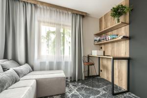 Posezení v ubytování Szlakami 5 Dolin - apartamenty obok Doliny Strążyskiej - sauna i parking GRATIS!