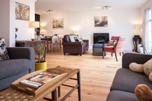 a living room with couches and a table and a living room at Isis Lakes 09, ArtHouse in South Cerney