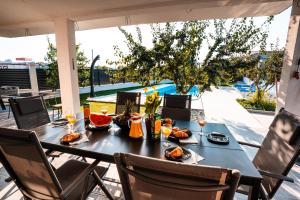 Jídlo v vily nebo okolí