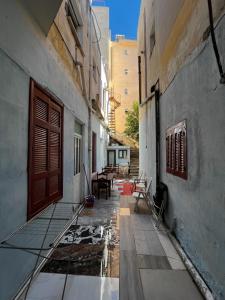 an empty alley with a door and a building at Traditional Lemon House near to Pireaus Port in Piraeus