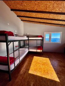 Postel nebo postele na pokoji v ubytování Moving Hostel Travel Bar