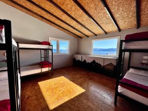 Postel nebo postele na pokoji v ubytování Moving Hostel Travel Bar