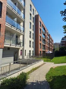 an empty sidewalk in front of a building at Golden Apartments Świętej Barbary in Gdańsk