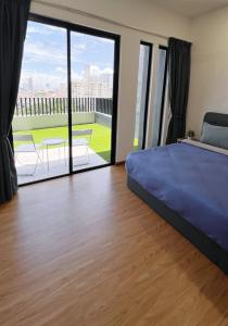 מיטה או מיטות בחדר ב-2BR Georgetown Luxury Suite #RoofTopPool #Beacon