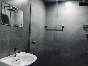 Koupelna v ubytování Garuda Suites