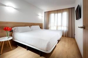 Posteľ alebo postele v izbe v ubytovaní Apartaments SB Corona Tortosa