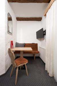 a desk and a chair in a room at Hotel am Hof in Sölden