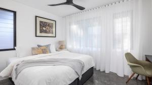 Fingal Bay Panorama客房内的一张或多张床位