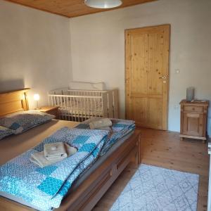 Posteľ alebo postele v izbe v ubytovaní Apartmány U Tří Sluncí