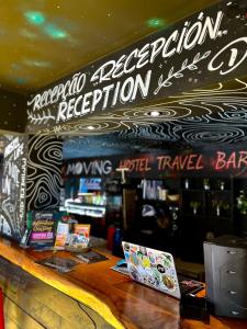 Certifikát, hodnocení, plakát nebo jiný dokument vystavený v ubytování Moving Hostel Travel Bar