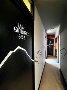 Certifikát, hodnocení, plakát nebo jiný dokument vystavený v ubytování Moving Hostel Travel Bar