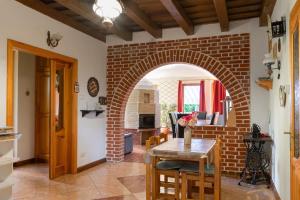 an archway in a kitchen with a brick wall at Mihály Kulcsos Vendeghaz in Őriszentpéter