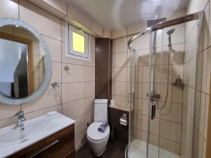 Koupelna v ubytování GreenHill Holiday Suites + 37 fotografií