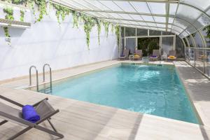 The swimming pool at or close to Boutique Hotel Casa do Outeiro - Arts & Crafts