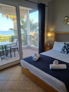 Postel nebo postele na pokoji v ubytování GreenHill Holiday Suites