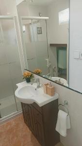 Apartamentos RyC tesisinde bir banyo