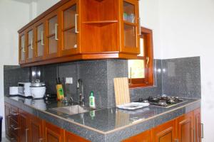 Kuchyň nebo kuchyňský kout v ubytování Villa Janaliya